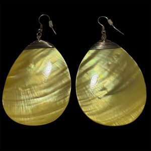 Vintage Yellow Shell Tear Drop Dangle Pierced Earrings Beach Boho Retro Jewelry